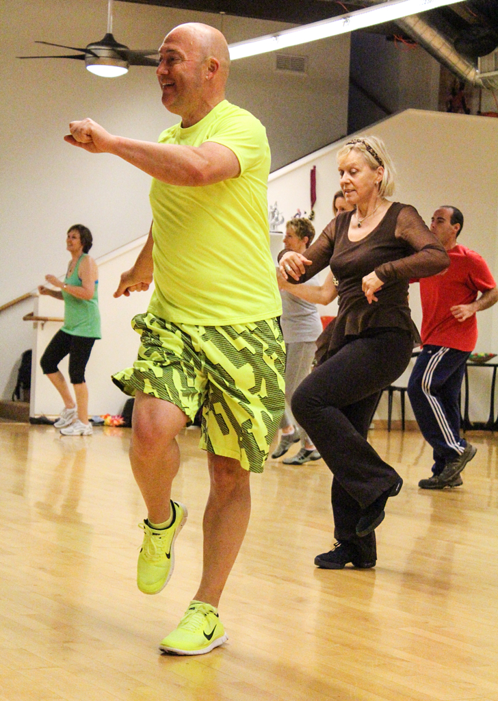 The dance class combines dance styles such as cha cha cha, disco, jive, paso doble, salsa, and samba to popular and funky music. Nigel has in 7 weeks lost 25 pounds by training LaBlast.
