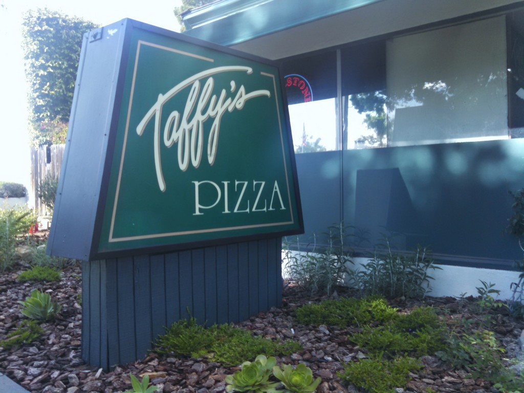 Taffy's Pizza sign
