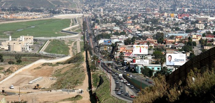 Photo credit: https://upload.wikimedia.org/wikipedia/commons/thumb/0/0b/Border_USA_Mexico.jpg/1280px-Border_USA_Mexico.jpg